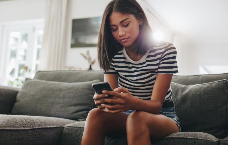 What Is Dry Texting And How To Prevent Your Dating Conversation From Drying
